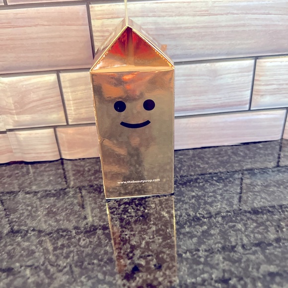 🛑 SOLD OUT 🛑 THE BEAUTY CROP LIQUID HIGHLIGHTER - Picture 8 of 10